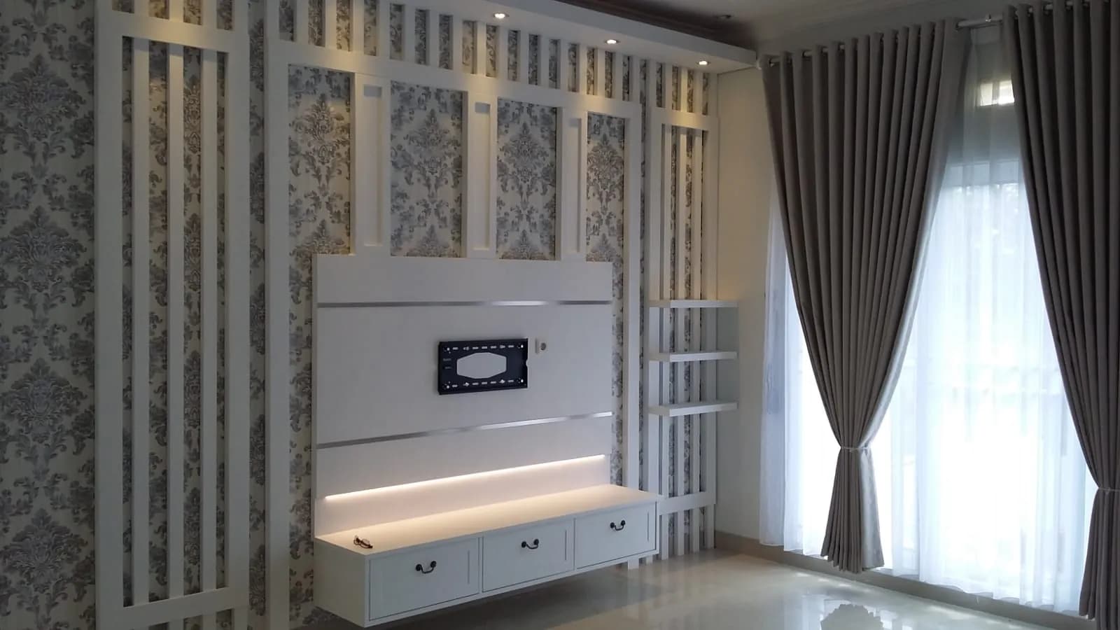 TV Cabinet Minimalis